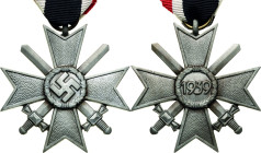 Orden des Dritten Reiches
Kriegsverdienstkreuz 2. Klasse mit Schwertern Verliehen 1939/1945. Am Bandabschnitt. Weißmetall nicht bronziert, 48 x 48 mm...