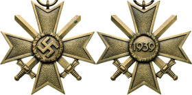 Orden des Dritten Reiches
Kriegsverdienstkreuz 2. Klasse mit Schwertern Verliehen 1939/1945. Am Band. Bronze getönt, 48 x 48 mm, 26,21 g. Dazu die Ur...