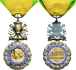 Ausländische Orden und Ehrenzeichen Frankreich
Militärverdienstmedaille Verliehen 1962. Am Band, 3. Modell. Silber, 48 x 28 mm, 19,04 g Barac 223 Vor...