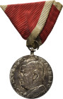 Ausländische Orden und Ehrenzeichen Kroatien
Medaille "Ante Pavelic" Gestiftet 1941. Tapferkeitsmedaille am Dreiecksband. Buntmetall versilbert, 36 m...