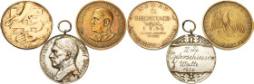 Drittes Reich
 Bronzemedaille 1933 (Glöckler) Auf die Machtergreifung. Brustbild Hitlers nach links / Adler zerreißt Kette. 36 mm, 21,82 g. Bronzemed...