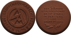 Drittes Reich
 Braune Porzellanmedaille 1934 (Meißen) Gruppenaufmarsch Dresden. SA-Emblem, umher Schrift / 6 Zeilen Schrift, darunter Eichenzweige. 5...