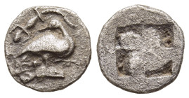 MACEDON. Eion. Obol (Circa 480-460 BC).

Obv: Goose standing right, head left; lizard above.
Rev: Quadripartite incuse sqaure.

SNG ANS 276-84; H...
