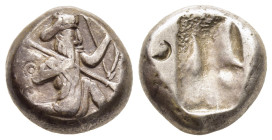 ACHAEMENID EMPIRE. Time of Darios I to Xerxes II (485-420 BC). Siglos. Sardes.

Obv: Persian king in kneeling-running stance right, holding spear and ...