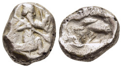ACHAEMENID EMPIRE. Time of Darios I to Xerxes II (485-420 BC). Siglos. Sardes.

Obv: Persian king in kneeling-running stance right, holding spear and ...