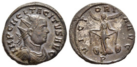 TACITUS (275-276). Antoninianus. Ticinum.

Obv: IMP C M CL TACITVS AVG. 
Radiate, draped and cuirassed bust right.
Rev: VICTORIA AVG / P. 
Victory adv...