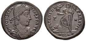 CONSTANTIUS II (337-361). Ae Centenionalis. Ae Thessalonica. 

Obv: D N CONSTANTIVS P F AVG. 
Diademed, draped and cuirassed bust right.
Rev: FEL TEMP...
