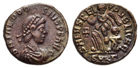 THEODOSIUS I (379-395). Ae Nummus. Cyzicus.

Obv: DN THEODOSIVS PF AVG. 
Diademed, draped and cuirassed bust right.
Rev: SALVS REI PVBLICAE / SMKΓ. 
V...