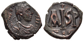JUSTINIAN I (527-565). Ae 16 Nummi. Thessalonica.

Obv: Diademed, draped and cuirassed bust right.
Rev: Large I; flanked by A-SP, cross above; TЄS in ...