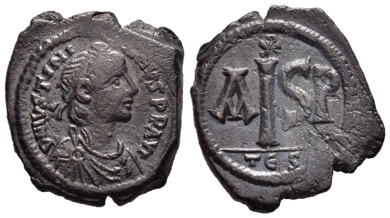 JUSTINIAN I (527-565). Ae 16 Nummi. Thessalonica.

Obv: D N IVSTINIANVS P P AVG....