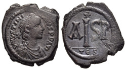 JUSTINIAN I (527-565). Ae 16 Nummi. Thessalonica.

Obv: D N IVSTINIANVS P P AVG. 
Diademed, draped and cuirassed bust right.
Rev: Large Iς; A - P acro...