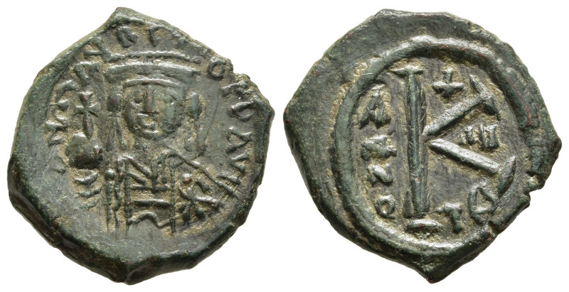 MAURICE TIBERIUS (582-602).Ae Half follis. Thessalonica.

Obv: Helmeted and cuir...
