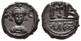 HERACLIUS (610-641). Ae 12 Nummi. Persian occupation of Egypt (?). Alexandria.

Obv: Facing beardless bust of Heraclius with crown set on crescent and...