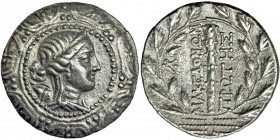 MACEDONIA. Anfípolis. Tetradracma (158-149 a.C.). A/ Escudo macedonio con el busto de Artemisa, detrás arco y carcaj. R/ Dentro de corona: maza, en el...