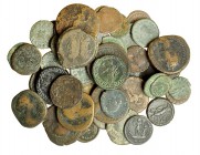 56 bronces: sestercios (10), ases (2) uno republicano, bronces provinciales (7) incluyendo 4 ibéricos, follis y AE Bajo Imperio (37). Vespasiano, Adri...