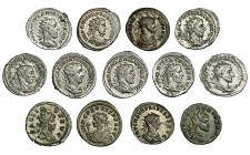 7 antoninianos y 6 de cobre plateado: Gordiano III, Filipo I (3), Treboniano Galo (2), Volusiano, Galieno y Probo (5). Total 13 monedas. MBC+/EBC.
