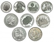 5 monedas de plata tamaño corona y 4 de tamaño 1/2 corona. 1949 a 2008. Total 9 monedas. SC y prueba.