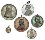 VATICANO. Lote de 6 medallas: Pío IX, 1860; León XIII (4) 1887-1900; Pío XII. Dos en AE y cuatro en calamina, con su anilla. MBC+/EBC+.