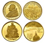 VATICANO. Lote de 2 medallas de oro: Concilio Vaticano II, 1962; Feria Mundial de N.York, 1964-65. Peso total 21 g. SC.