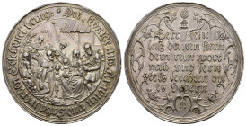 Augsburg 1626
DEUTSCHLAND Augsburg Silbermedaille 1626, von S. Dadler, auf die Anbetung der Heiligen Drei Könige. Sechs Zeilen Schrift in Arabeskenum...