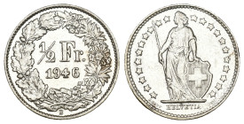 Schweiz 1946 Abart
SCHWEIZ. Eidgenossenschaft 1/2 Franken 1946 Silber 2.5g Abart Gleichstehend vorzüglich