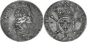 Louis XIV - 1/4 écu aux Insignes 1702 P (Dijon)
Monnaie réformée.

Argent - 6,48 grs - 29 mm
G.156
TTB

Assez rare et très bel exemplaire recouvert d'...