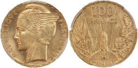 Bazor - 100 francs 1935

Or - 6,55 grs - 21 mm
F.554-6 / G.1148
SPL+ / MS64

Monnaie gradée par PCGS en MS64. Magnifique exemplaire avec d'infimes cou...