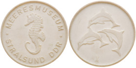 DDR
 Porzellanmedaille 1970. Meeresmuseum Stralsund. 40mm. 11,19 g. Vorzüglich-Stempelglanz