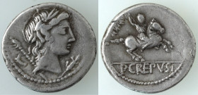 Repubblica Romana. Gens Crepusia. P. Crepusius. ca 82. a.C. Denario. Ag. D/ Testa laureata di Apollo a destra; scettro sulla spalla sinistra; sotto il...