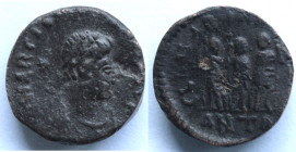 Impero Romano. Arcadio 383-408 d.C. D/ DN ARCADIVS P F AVG. Busto diademato a destra, dietro stella. R/ GLORIA ROMANORVM Tre imperatori di fronte, in ...