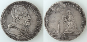 Zecche Italiane. Roma. Innocenzo XII. 1691-1700. Mezza Piastra Anno V. Ag. Munt. 36. Peso gr. 15,92. Diametro mm. 37. Bel BB.