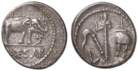 ROMANE IMPERIALI - Giulio Cesare († 44 a.C.) - Denario B. 9; Cr. 443/1 (AG g. 3,79) Metallo poroso - Metallo poroso
bel BB