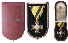 MEDAGLIE ESTERE - AUSTRIA - Francesco Giuseppe (1848-1916) - Onorificenza Croce al merito di I classe per ufficiali AE Ø 34 In scatola - In scatola
q...