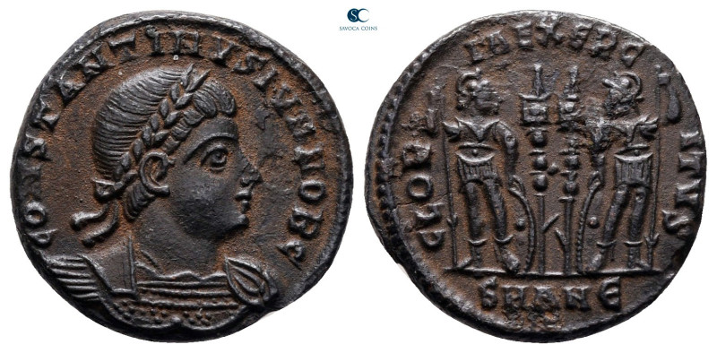 Constantine II, as Caesar AD 317-337. Antioch
Follis Æ

17 mm, 2,48 g



...