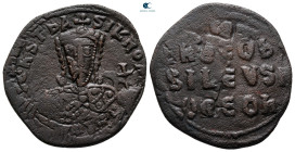 Constantine VII, Porphyrogenitus AD 913-959. Constantinople. Follis Æ