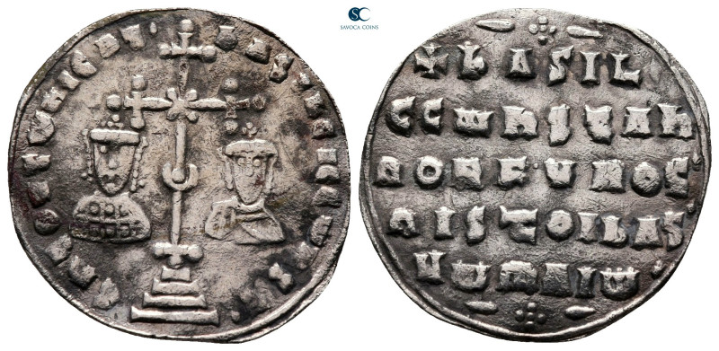 Basil II Bulgaroktonos, with Constantine VIII AD 976-1025. Constantinople
Milia...