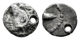 Gades-Gadir. Hemiobol. 200-100 BC. Cadiz. (Abh-1310). Anv.: Head of Melkart left. Rev.: Tunny right. Ag. 0,42 g. Holed. Rare. Choice F. Est...80,00. ...