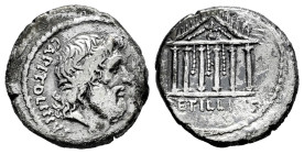 Petillus. Petillus Capitolinus. Denarius. 43 BC. Rome. (Ffc-960). (Craw-487/1). (Cal-1064). Anv.: CAPITOLINVS behind head of Jupiter right. Rev.: Temp...