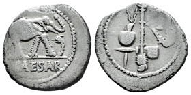 Julius Caesar. Denarius. 54-51 BC. Galia. (Ffc-50). (Craw-443/1). (Cal-640). Anv.: Elephant right, trampling on serpent, CAESAR in exergue. Rev.: Simp...