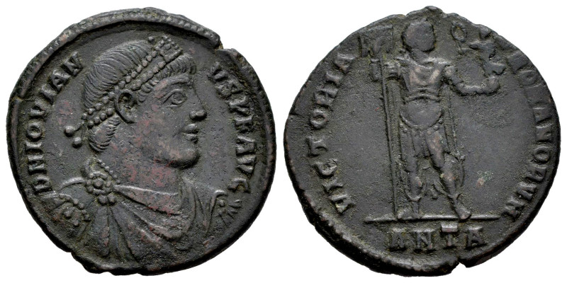 Jovian. Maiorina. 363-364 AD. Antioch. (Ric-228). Anv.: D N IOVIANVS P F AVG, pe...