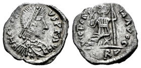 Pseudo-Imperial. In the name of Honorius. 1/2 silicua. 415 AD. Uncertain mint in Gaul. Imitating Ravenna. (Ric-3703). Anv.: D N HONORIVS P F AVG, pear...