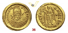 TEODORICO (518-526) Solido a nome di Anastasio I (493-526) D/ Busto frontale di Anastasio, elmato e corazzato, con lancia e scudo R/ La Vittoria con l...