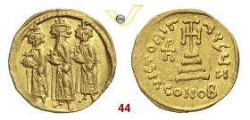 ERACLIO (610-641) Solido, Costantinopoli. D/ Eraclio con i due figli Eraclio Costantino ed Eracleona R/ Croce potenziata su gradini; a s. monogramma. ...