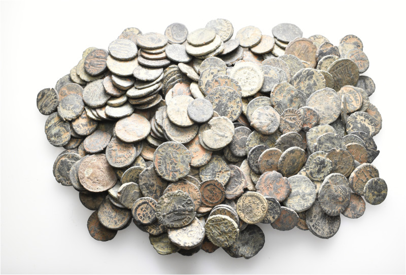 A lot containing 323 bronze coins. Mainly: Roman Imperial. Fair to fine. LOT SOL...