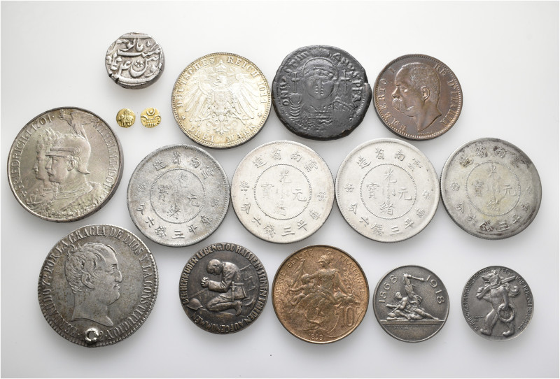 A lot containing 16 gold, silver and bronze coins. Including: Byzantine, China, ...