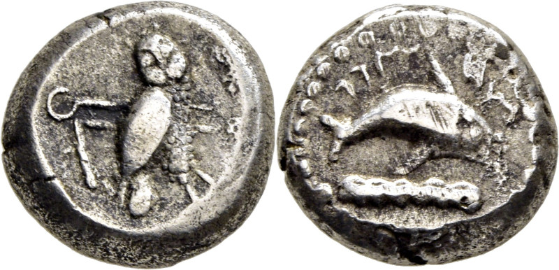 FENICIA-TIRO. Cuarto de estátera fenicia. Dominación ptolemaica. Delfín. Búho co...