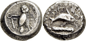 FENICIA-TIRO. Cuarto de estátera fenicia. Dominación ptolemaica. Delfín. Búho