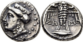 PEIRAEO. ASIA MENOR. 400-350 aC. Dracma pérsico. Cabeza torreada de Tyche