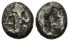 Persia, Achaemenid Empire AR Siglos. (14mm, 4.86 g) Time of Artaxerxes II to Artaxerxes III. Sardes, circa 375-340 BC. Persian king or hero, wearing k...