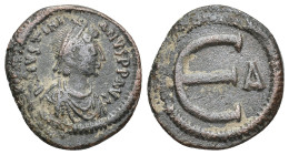 Justinian I. 527-565. Æ Pentanummium (18mm, 3.28 g). Constantinople mint. Struck 538-542. Diademed and draped bust right / Large E; A to right.